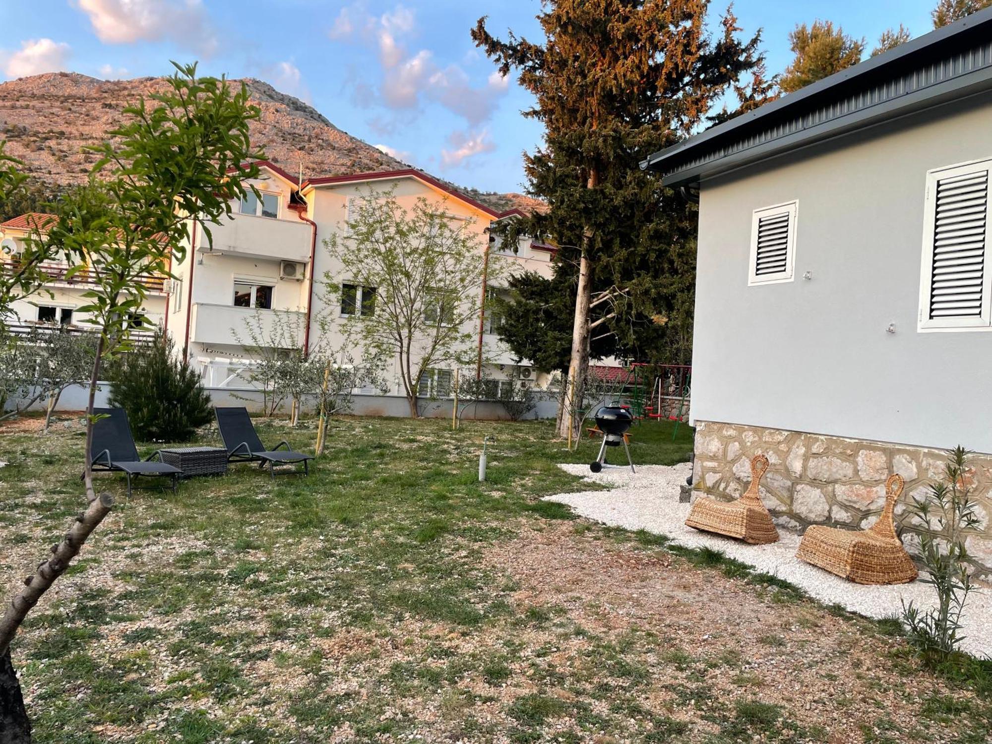 Holiday Home Lola - Large Outdoor Area スタリグラード エクステリア 写真