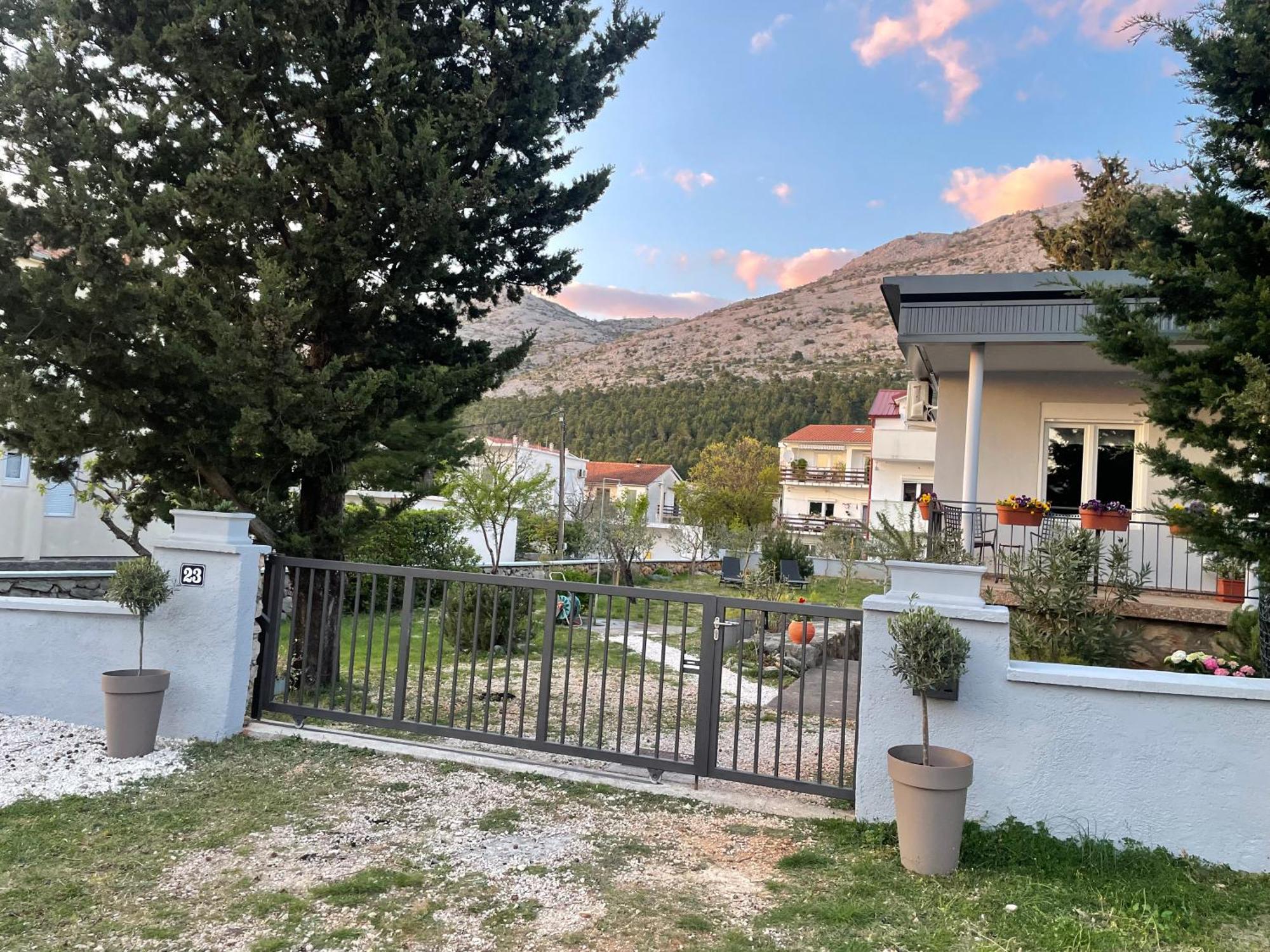 Holiday Home Lola - Large Outdoor Area スタリグラード エクステリア 写真