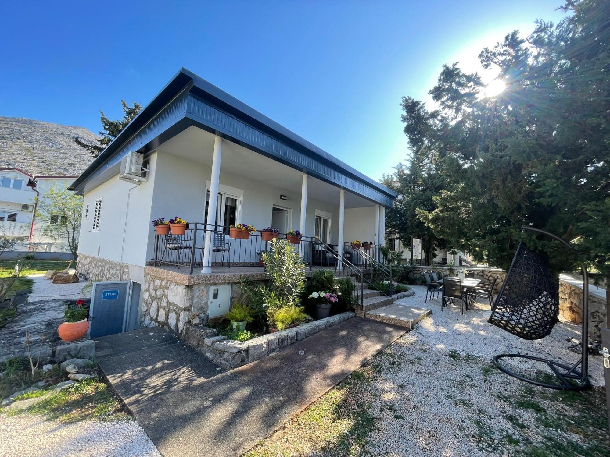Holiday Home Lola - Large Outdoor Area スタリグラード エクステリア 写真